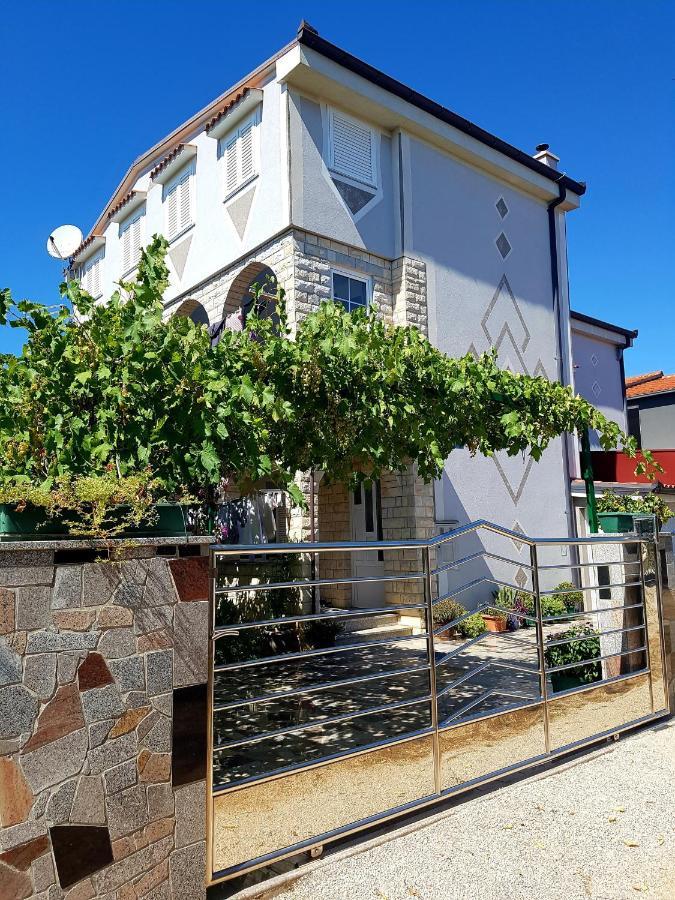 Apartments Petar&Anka Biograd Na Moru Bagian luar foto