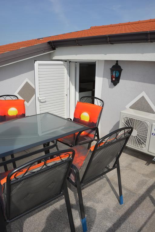Apartments Petar&Anka Biograd Na Moru Bagian luar foto